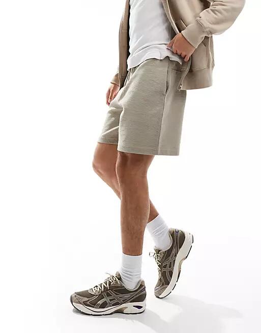 Pull & Bear textured shorts in gray Cover