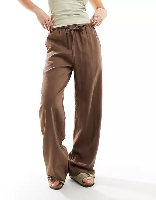 Weekday Mia linen mix pants in brown Cover