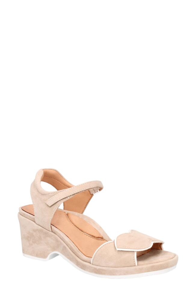 L'Amour des Pieds Marora Wedge Sandal in Taupe/White Cover