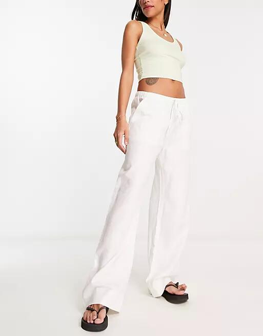 Weekday Cosmo cargo linen pants in white Cover