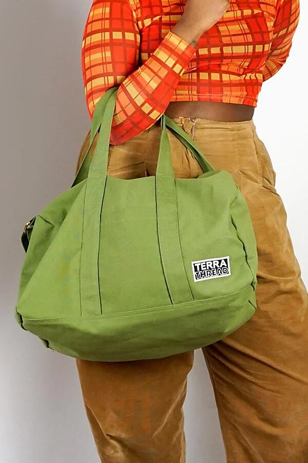 Terra Thread Organic Cotton Canvas Gym Bag in Olive Cover