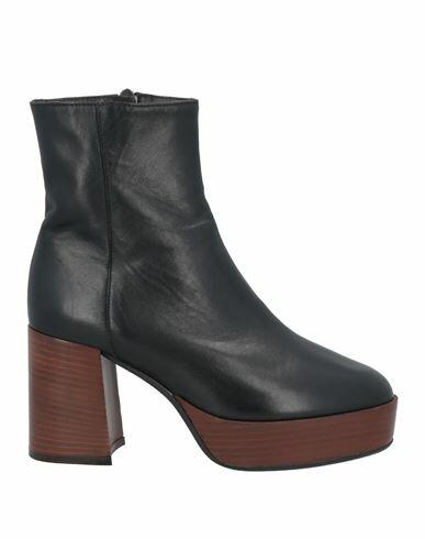 L'arianna Woman Ankle boots Black Leather Cover