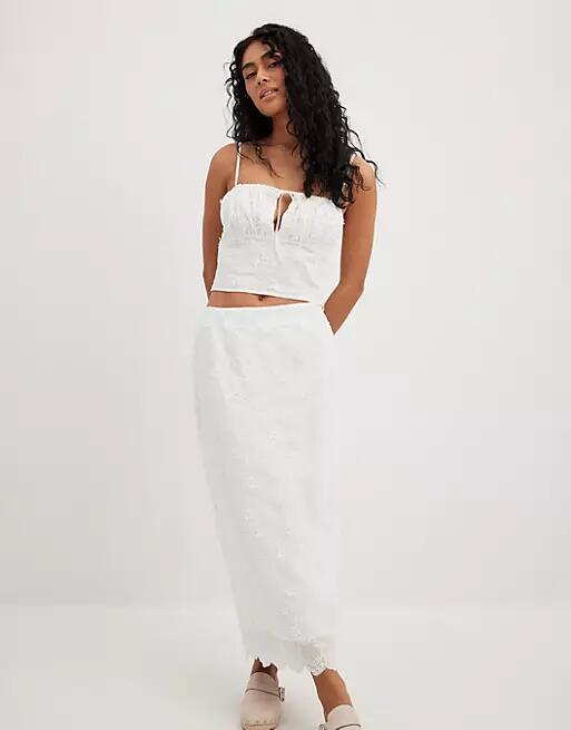 NA-KD anglaise midi skirt in white Cover