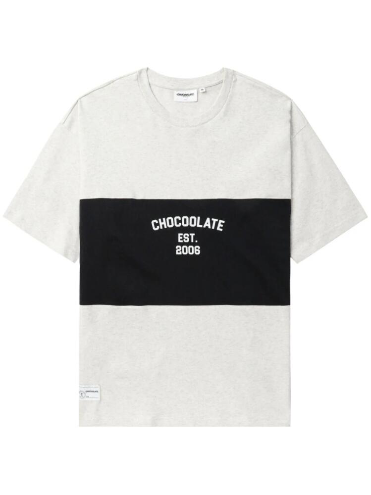 CHOCOOLATE logo-print cotton T-shirt - Grey Cover