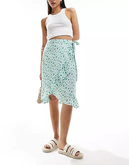 Vero Moda wrap front midi skirt in light blue floral-Green Cover