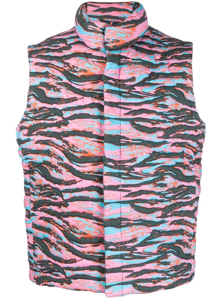 ERL camouflage-print quilted puffer gilet - Pink Cover