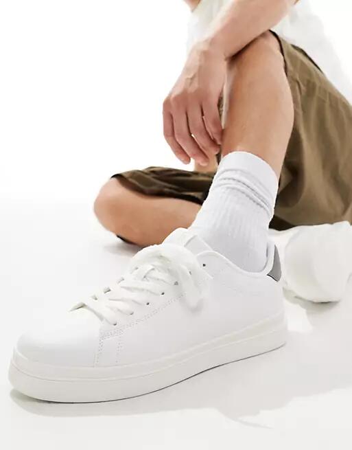 Pull & Bear lace up backtab sneakers in white Cover