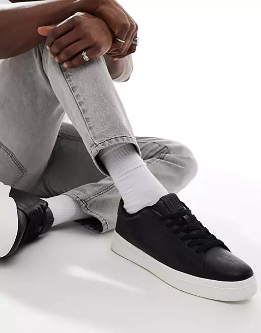 Pull & Bear lace up sneakers in black-White Cover