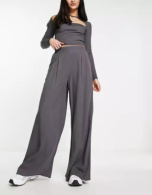 ASOS DESIGN wide leg pants in gray Cover