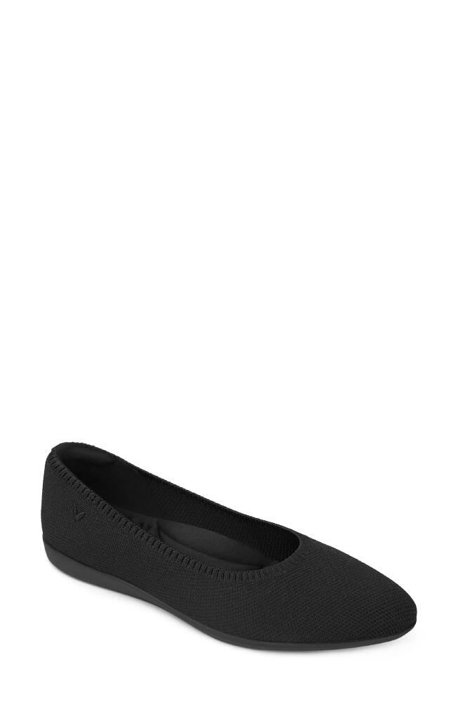 VIVAIA Water Repellent Knit Flat in Black. Cover