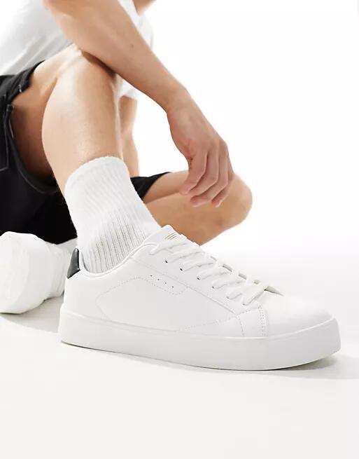 Bershka lace up sneakers with back tab in white Cover