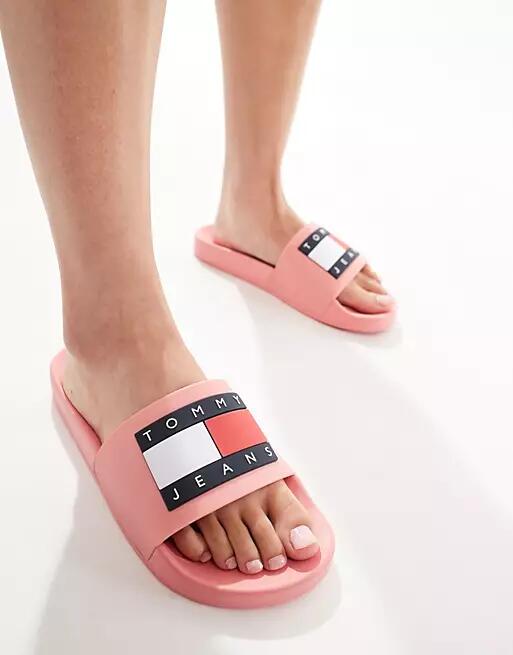 Tommy Jeans flag slides in pink Cover