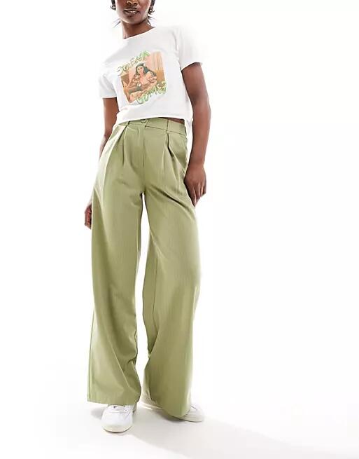 Reclaimed Vintage mensy wide leg pants in green pinstripe Cover