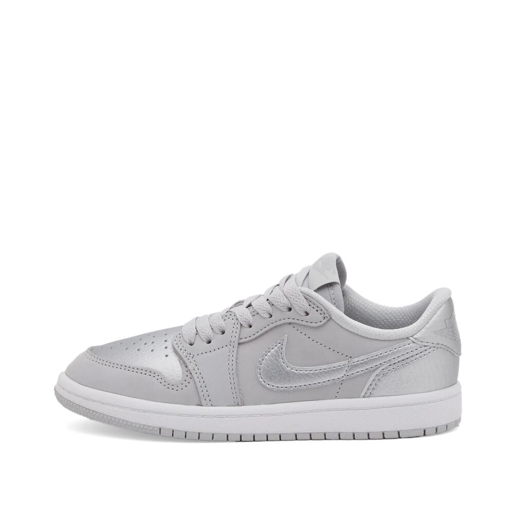 Air Jordan 1 Retro Low OG PS Sneakers in Neutral Grey/Mtlc Silver/White Cover