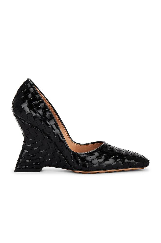 Bottega Veneta Comet Pump in Black Cover