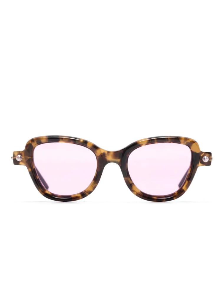 Kuboraum P5 tortoiseshell-effect cat-eye sunglasses - Brown Cover