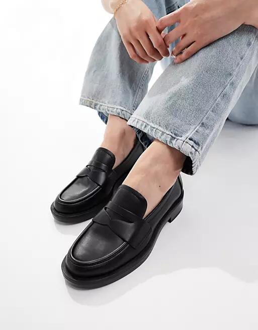 Stradivarius Wide Fit loafers in black Cover