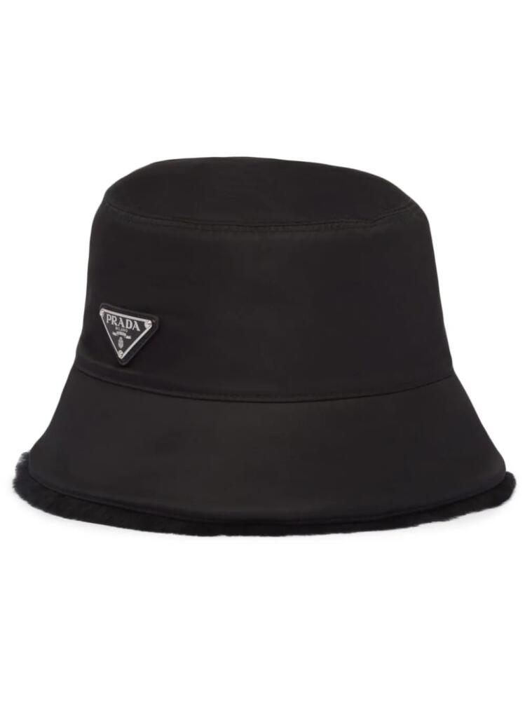 Prada triangle-logo shearling bucket hat - Black Cover