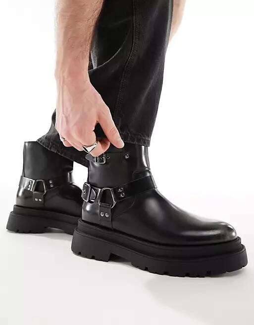 ASOS DESIGN biker boots in black Cover