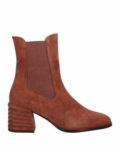 Emanuélle Vee Woman Ankle boots Tan Soft Leather Cover