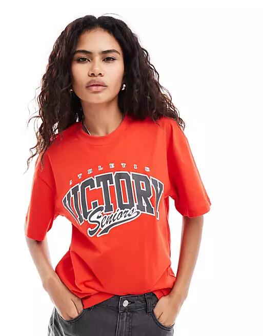 Urban Revivo victory slogan oversized T-shirt in bright red Cover