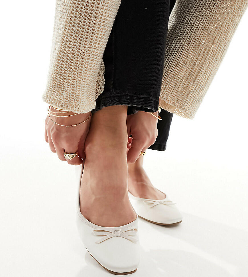 ASOS DESIGN Wide Fit Lullaby basic bow ballet flats in ivory-White Cover