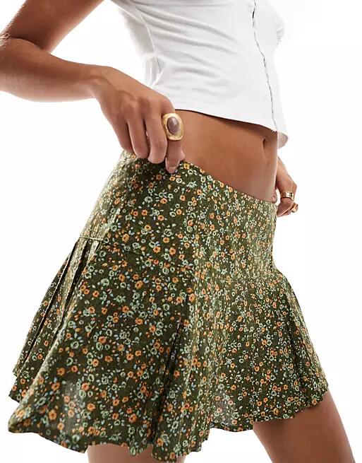 Motel Exclusive casini pleated mini skirt in grunge floral-Green Cover