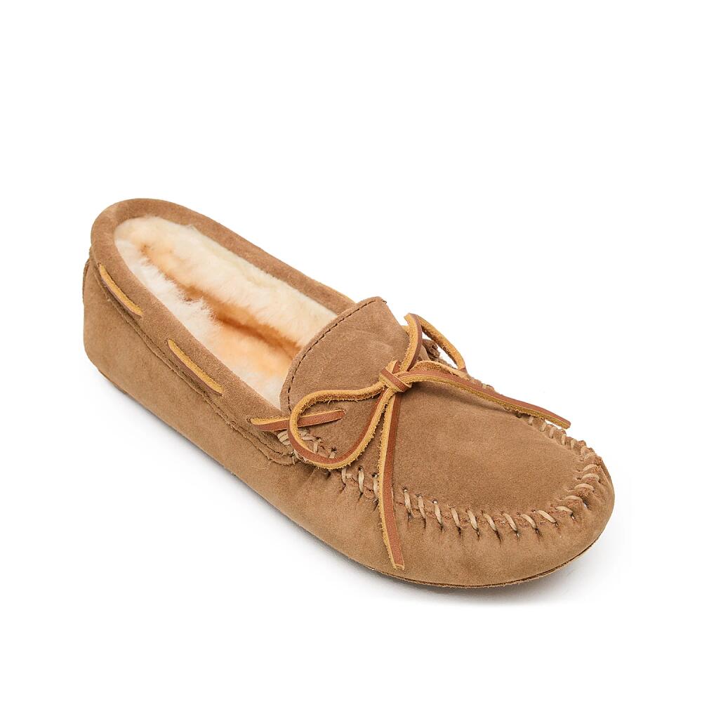 Minnetonka Wide Width Sheepskin Softsole Slipper | Women's | Light Brown Cover