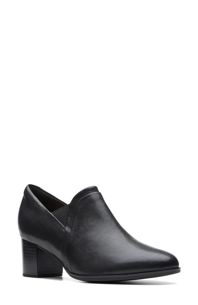 Clarks(r) Loken Way Pump in Black Leather Cover