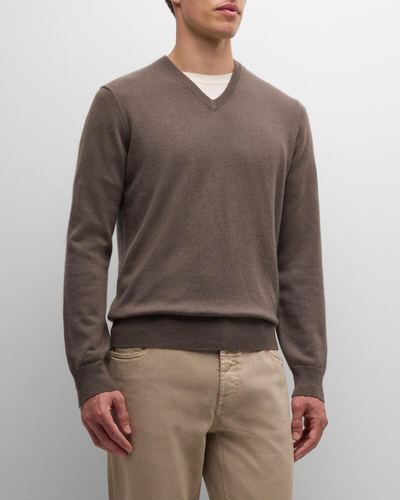 Neiman Marcus Cashmere Collection Men's Cashmere V-Neck Sweater Cover