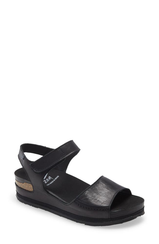 On Foot Platform Sandal in Black Cover