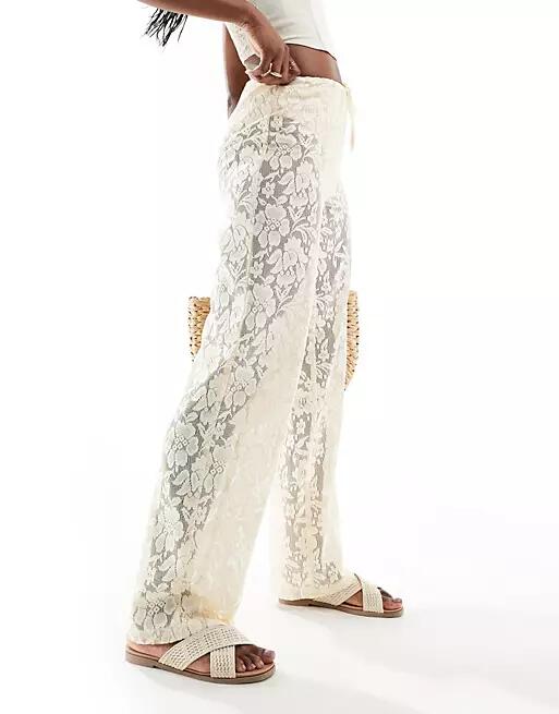 NA-KD lace pants in white Cover