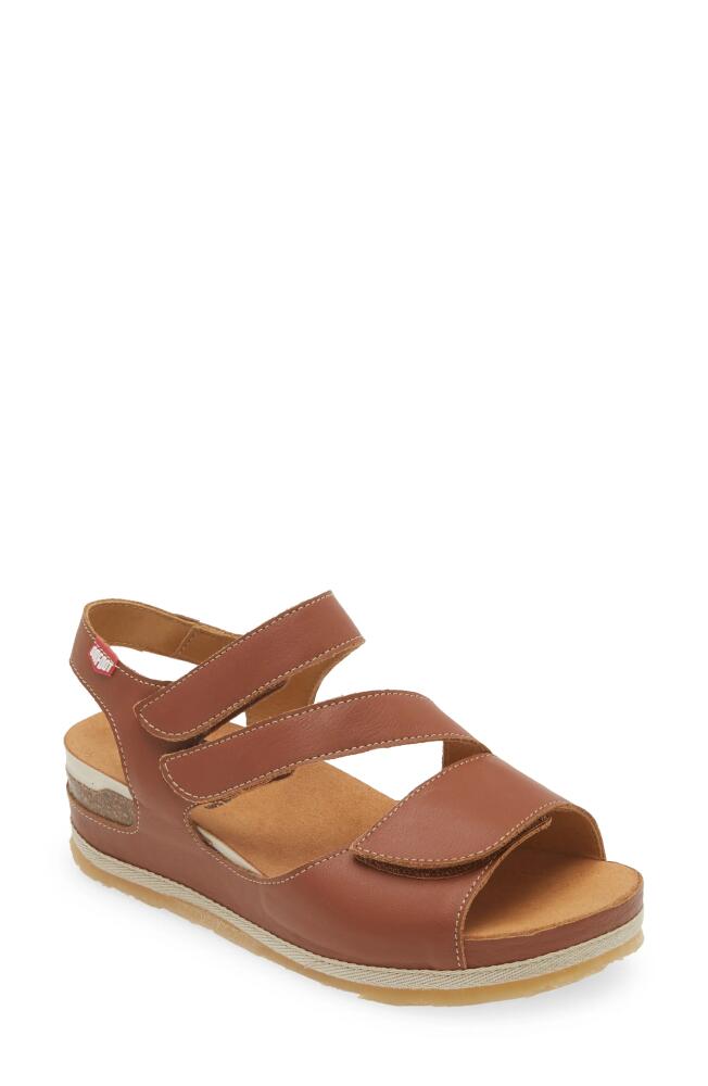 On Foot 206 Austin Platform Sandal in Cuero Cover