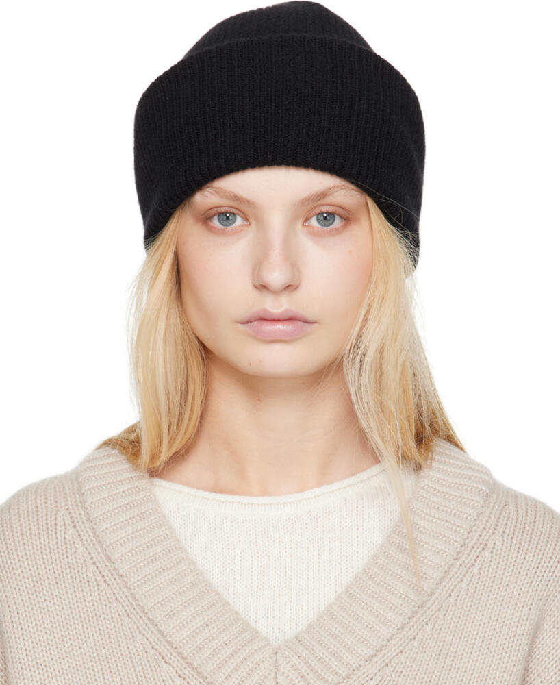 LISA YANG Black Stockholm Beanie Cover