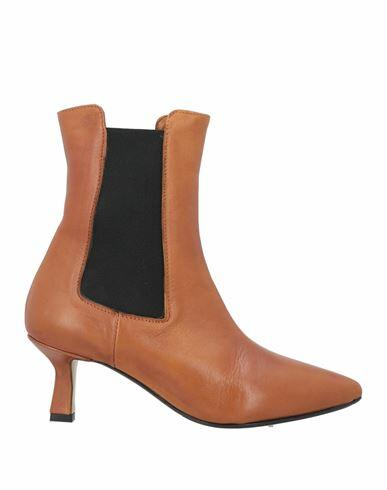 L'arianna Woman Ankle boots Tan Soft Leather Cover