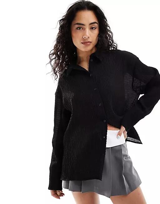 Bershka crinkle oversized shirt in black Cover