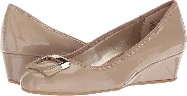 Bandolino Tad (Cafe Latte Sleek Patent PU/Lycra) Women's Sandals Cover