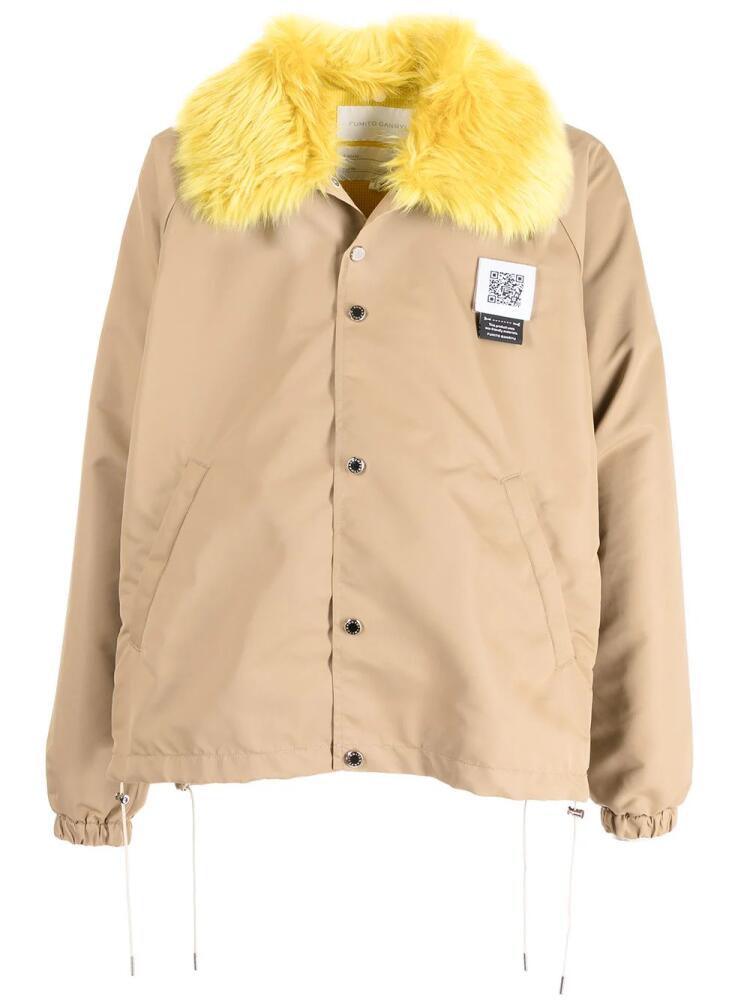 Fumito Ganryu faux-fur collar shirt jacket - Neutrals Cover